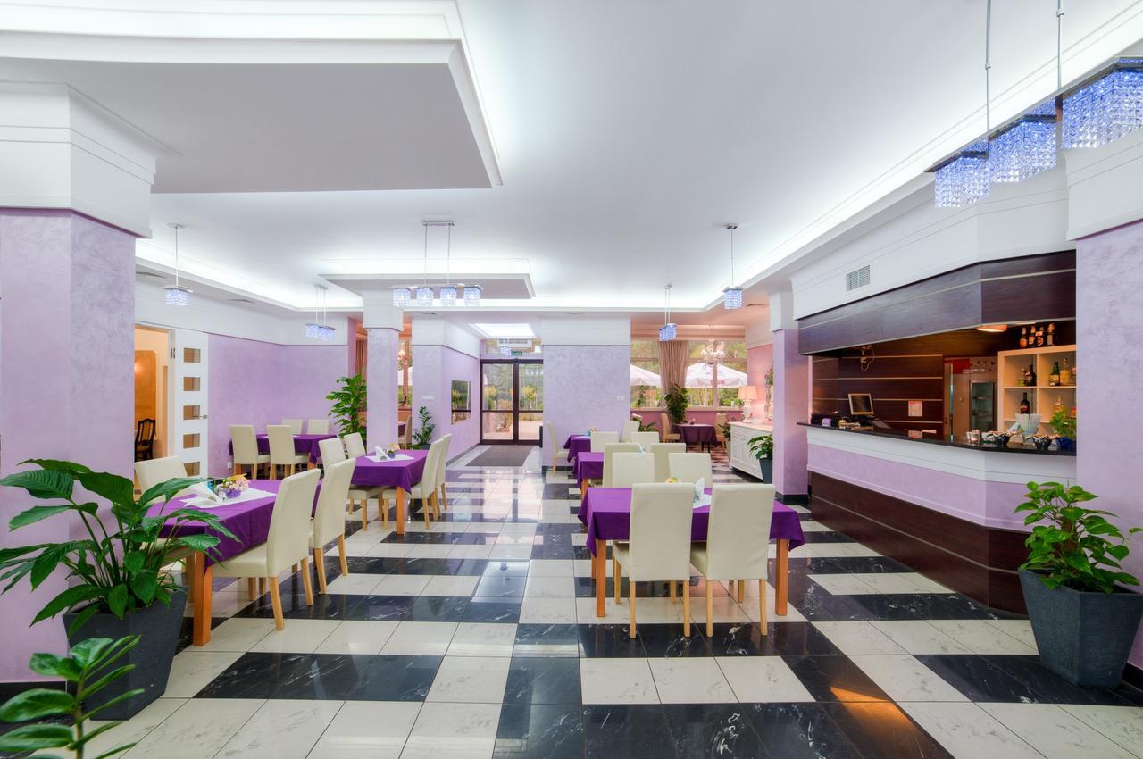 Imperium - Hotel Restauracja Фирлей Экстерьер фото