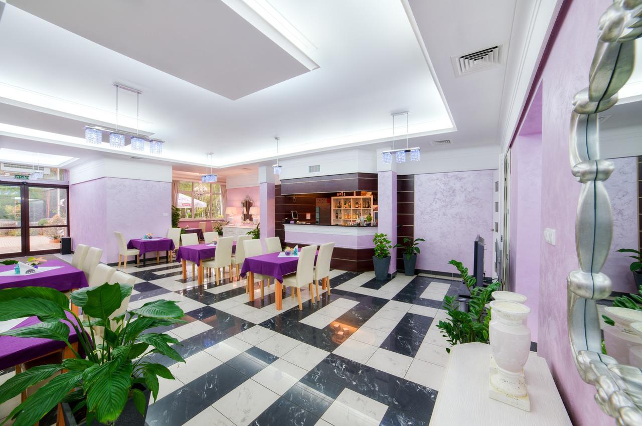 Imperium - Hotel Restauracja Фирлей Экстерьер фото