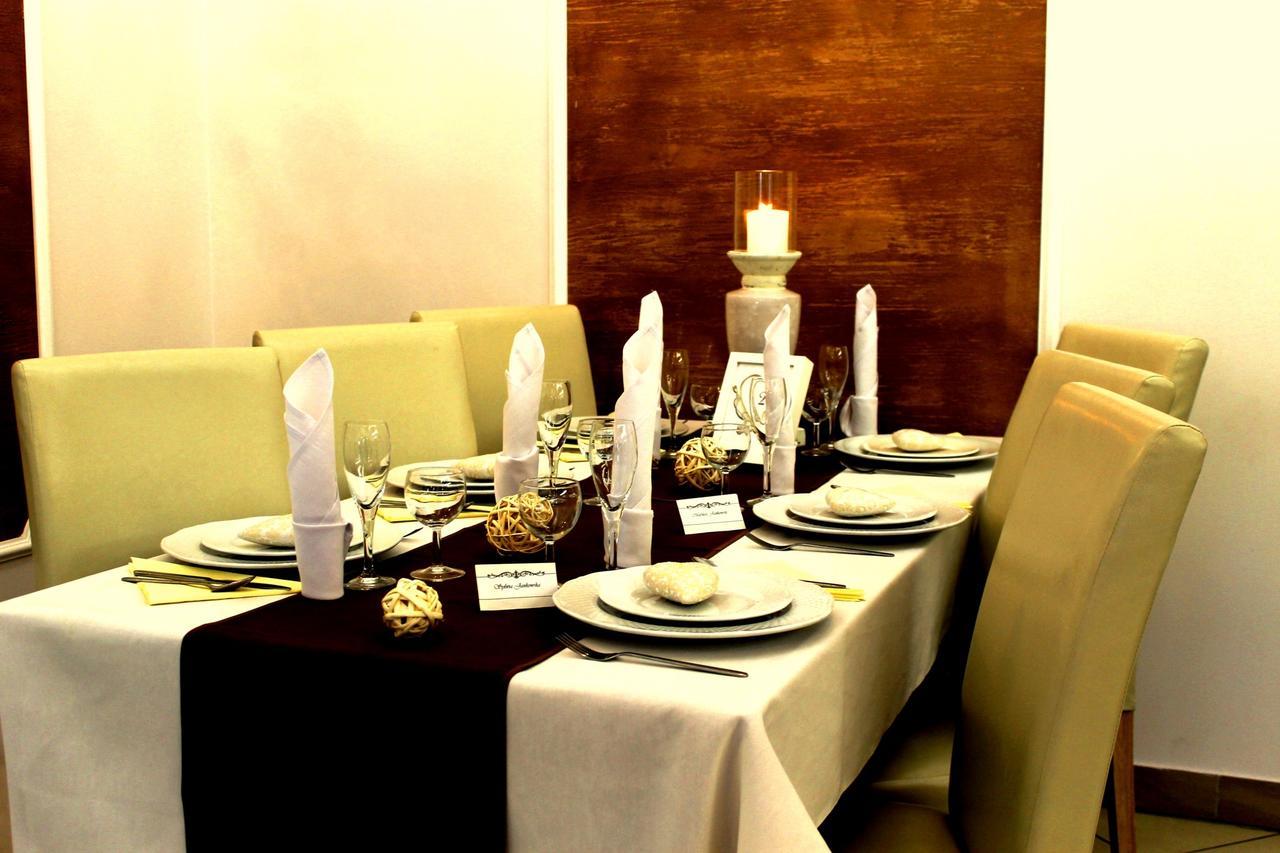 Imperium - Hotel Restauracja Фирлей Экстерьер фото